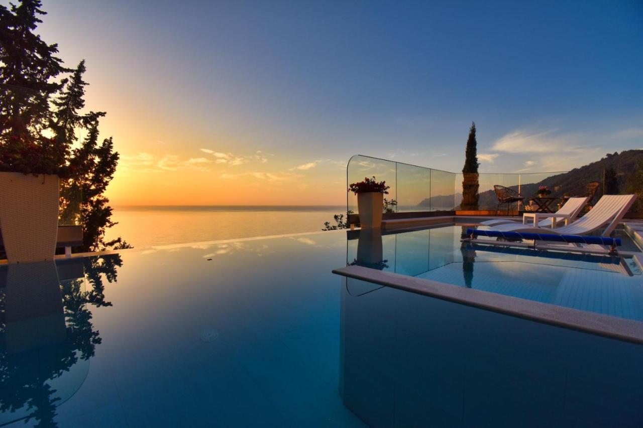 Casa Tramonto Beach View 아기오스고르디오스 외부 사진